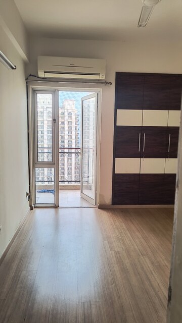 Room in 3 BHK Apartment at Moti Nagar – for Sale