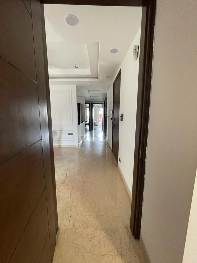 Room, east of kailash 4 Bedroom 2500 Sq.Ft. Builder Floor In East Of Kailash Delhi 7279008