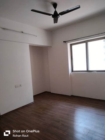 Room in 3 BHK Apartment at Lodha Splendora, Ghodbunder Road – for Sale