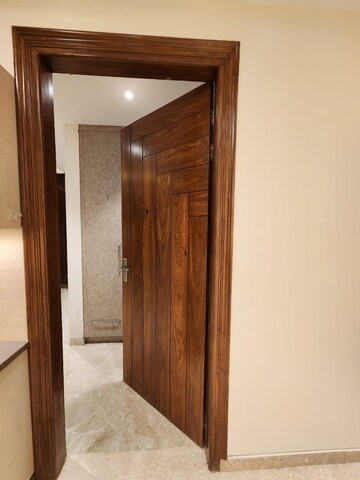 Room in 3.5 BHK Apartment at Ashiana Amarah, Sector 93 – for Sale