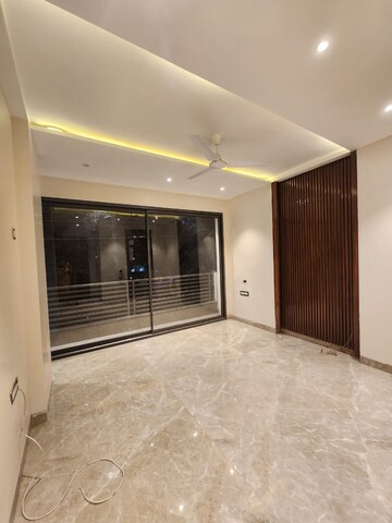 Room in 3.5 BHK Apartment at Ashiana Amarah, Sector 93 – for Sale