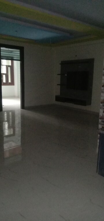 Room in 3 BHK Builder Floor at Mahindra Enclave – for Sale