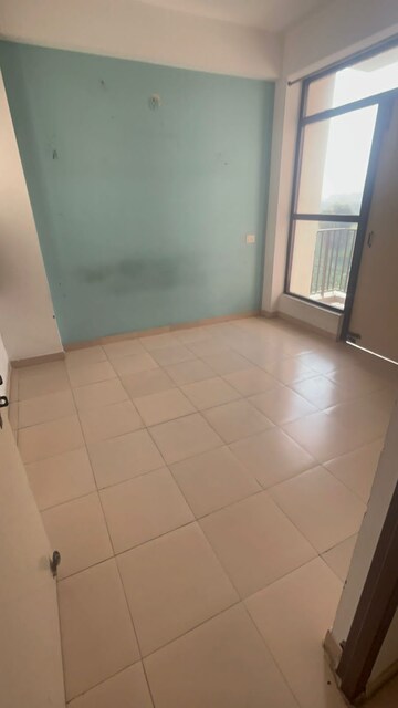Room in 3 BHK Apartment at Auric City Homes, Sector 82 – for Sale