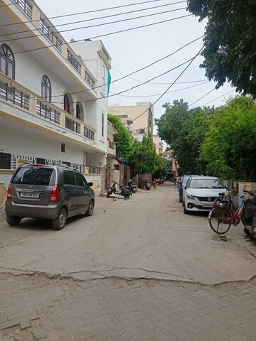 Parking in 6+ BHK Independent House at Sector 7 – for Sale