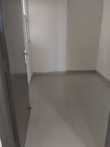 Room in 2 BHK Apartment at Amrapali Golf Homes, Sector 4, Greater Noida – for Sale