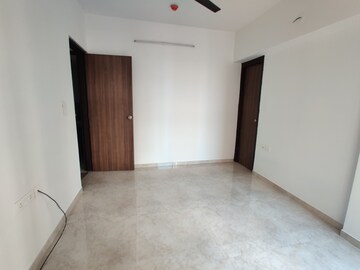 Room in 1.5 BHK Apartment at Lodha Amara, Kolshet Road – for Sale