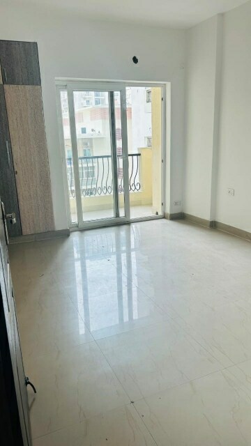 Room in 3 BHK Apartment at Stellar One, Sector 1 Greater Noida – for Sale