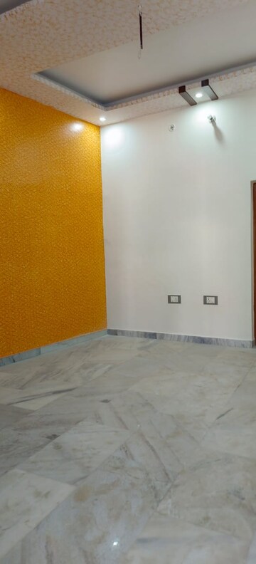 Room in 2 BHK Independent House at Kisan Path – for Sale