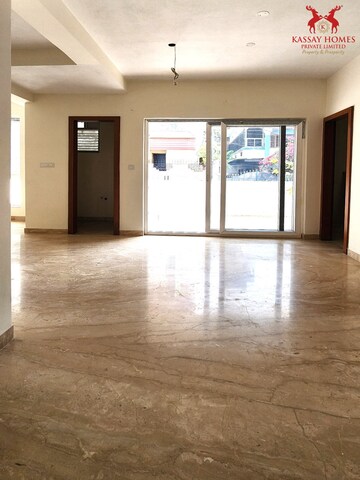 Room in 4 BHK Apartment at Jubilee Hills – for Sale