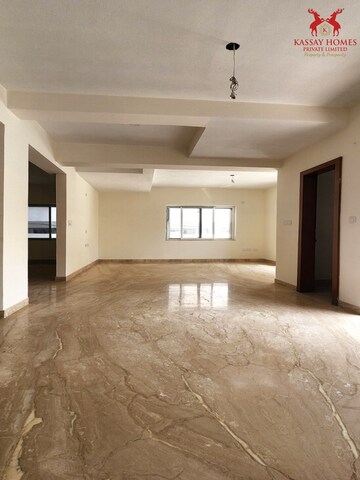 Room in 4 BHK Apartment at Jubilee Hills – for Sale