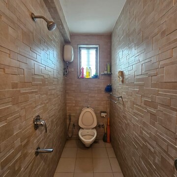 Bathroom in 2 BHK Apartment at Sangita Apartments Colaba, Apollo Bunder – for Sale