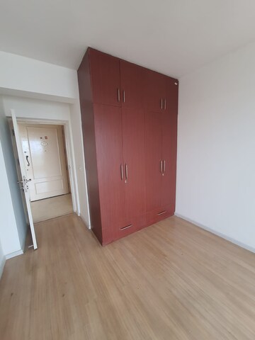 Room in 3 BHK Apartment at DLF The Skycourt, Sector 86 – for Sale