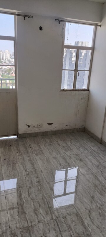 Room in 4 BHK Apartment at Paras Dews, Sector 106 – for Sale
