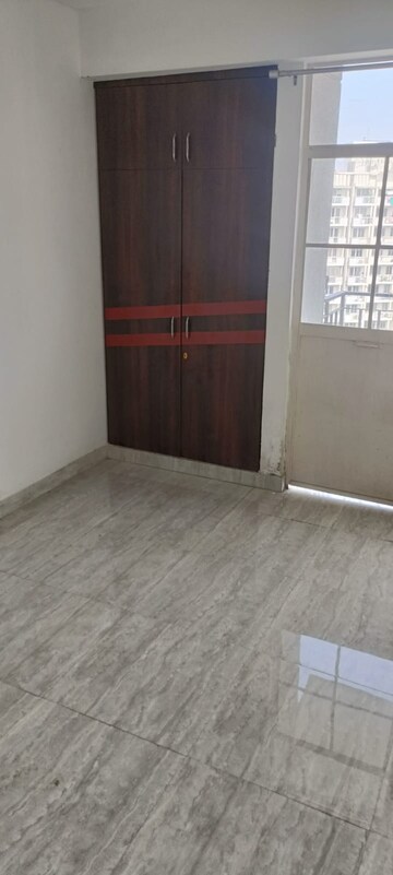 Room in 4 BHK Apartment at Paras Dews, Sector 106 – for Sale