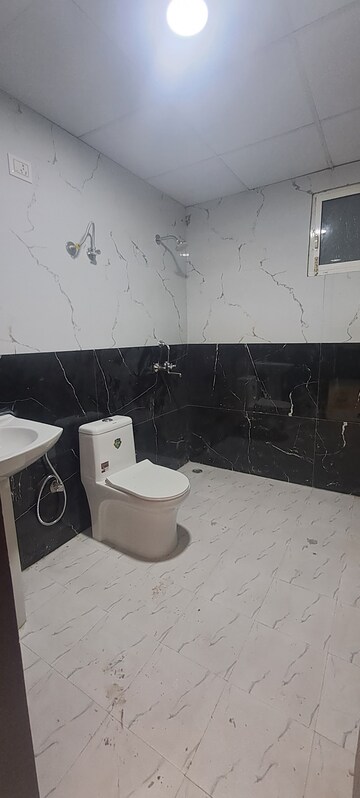 Master Bedroom in 3 BHK Builder Floor at Sector 73 – for Sale