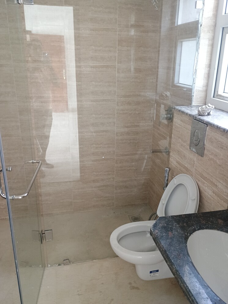 Bathroom, bptp-amstoria-country-floor 3.5 Bedroom 2382 Sq.Ft. Builder Floor In Sector 102 Gurgaon 7282390