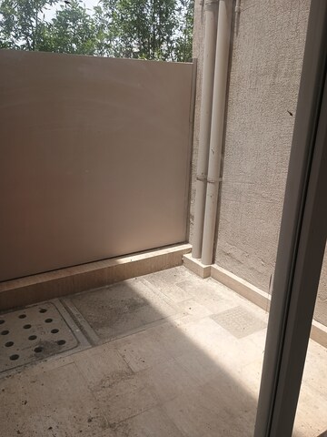 Building Lobby in 3.5 BHK Builder Floor at BPTP Amstoria Country Floor , Sector 102 – for Sale