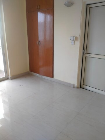 Room in 2 BHK Apartment at DLF Regency Park I, Dlf Phase iv – for Sale