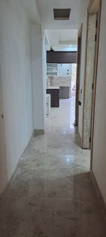 Building Lobby in 1 BHK Builder Floor at Sector 73 – for Sale