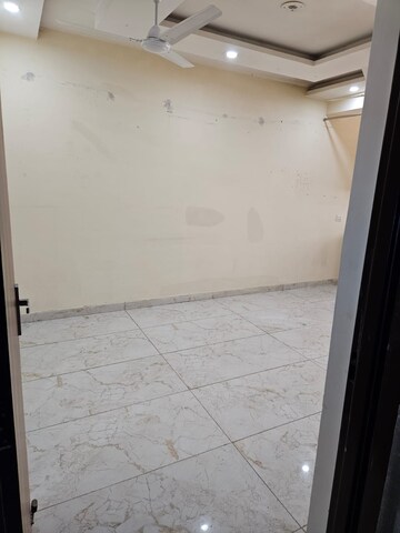 Room in 2 BHK Builder Floor at Noida Central – for Sale