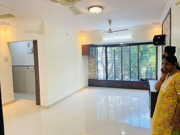 Room in 4 BHK Apartment at Thakur Jewel Tower, Kandivali East – for Sale