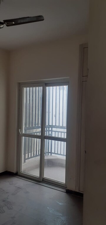 Room in 3 BHK Builder Floor at BPTP Parkland, Sector 75 – for Sale