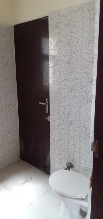Furnished Amenities in 3 BHK Builder Floor at BPTP Parkland, Sector 75 – for Sale