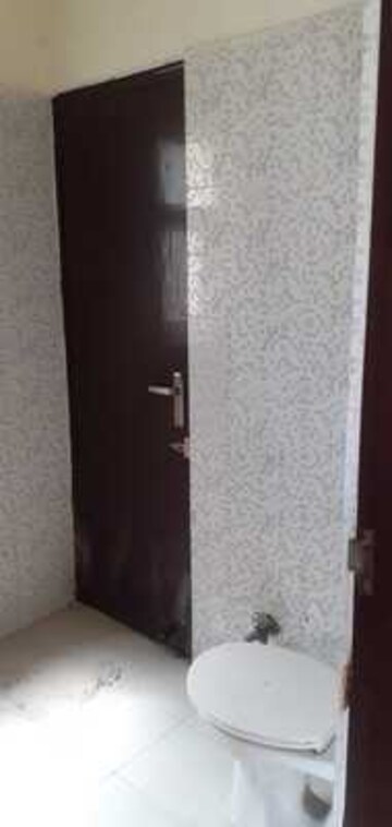 Room in 3 BHK Builder Floor at BPTP Parkland, Sector 75 – for Sale