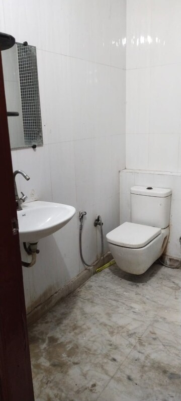 Bathroom in 3 BHK Apartment at Parsvnath Green Ville, Sector 48 – for Sale