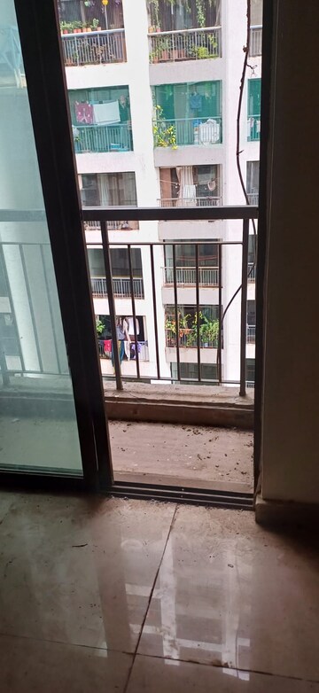 Room in 2 BHK Apartment at Man Opus, Mira Road – for Sale