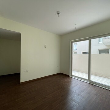 Room in 3 BHK Builder Floor at BPTP Amstoria, Sector 102 – for Sale
