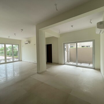 Room in 3 BHK Builder Floor at BPTP Amstoria, Sector 102 – for Sale