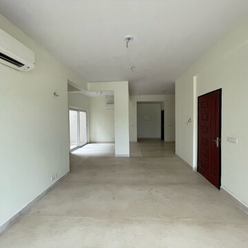 Room in 3 BHK Builder Floor at BPTP Amstoria, Sector 102 – for Sale