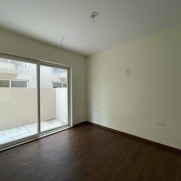 Room in 3 BHK Builder Floor at BPTP Amstoria, Sector 102 – for Sale