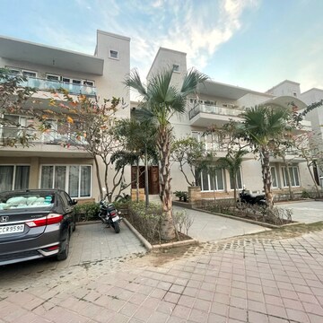 3 BHK Builder Floor – Exterior View View at BPTP Amstoria, Sector 102 - for Sale