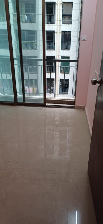 Room in 1.5 BHK Apartment at Man Opus, Mira Road – for Sale