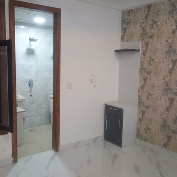 Room in 3 BHK Builder Floor at Noida Central – for Sale