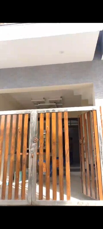 Furnished Amenities in 4 BHK Independent House at Amar Shaheed Path – for Sale