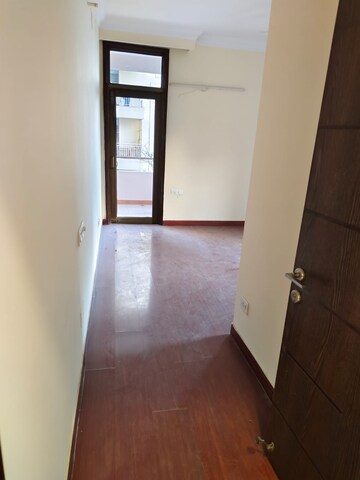Building Lobby in 4 BHK Apartment at Golden Crest, Sector 52 – for Sale