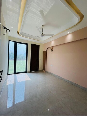 Room in 3 BHK Builder Floor at Anant Raj Ashok Estate, Sector 63a – for Sale