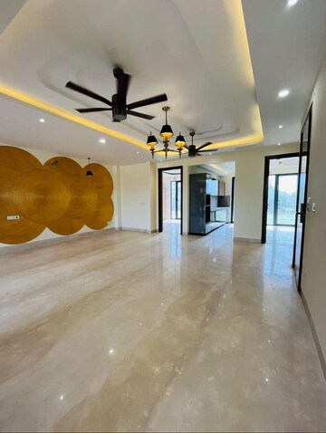 Room in 3 BHK Builder Floor at Anant Raj Ashok Estate, Sector 63a – for Sale