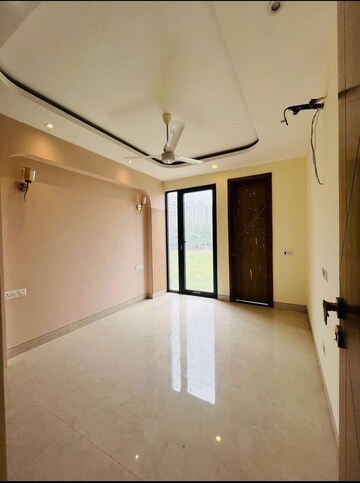 Room in 3 BHK Builder Floor at Anant Raj Ashok Estate, Sector 63a – for Sale