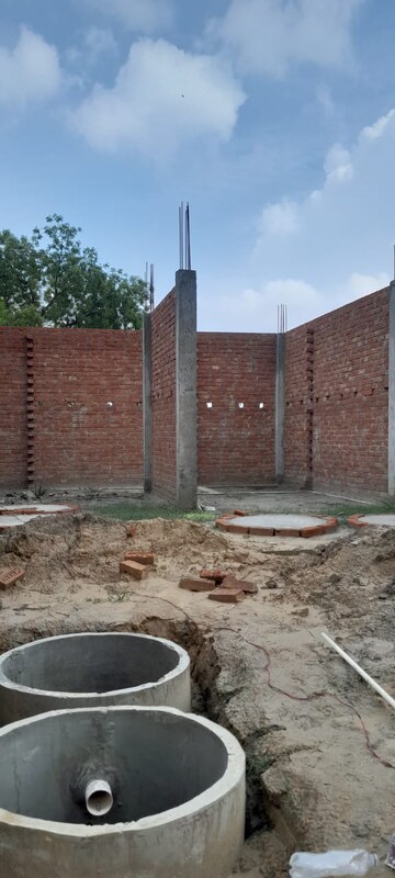 Master Bedroom in 2 BHK Independent House at Faizabad Road – for Sale