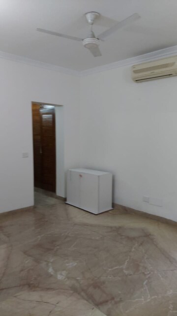 Room in 3 BHK Apartment at Vasant Kunj – for Sale
