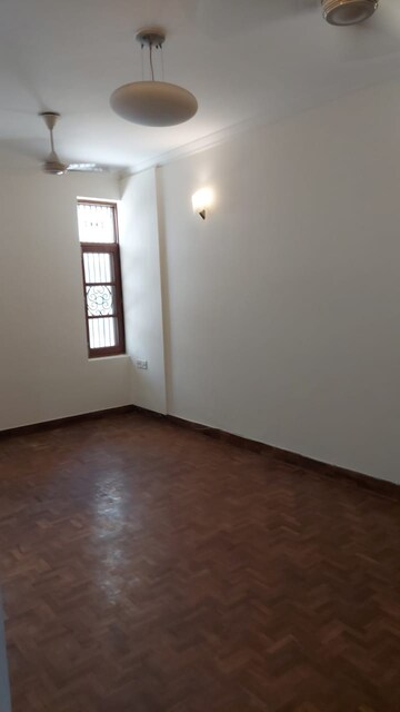 Room in 3 BHK Apartment at Vasant Kunj – for Sale