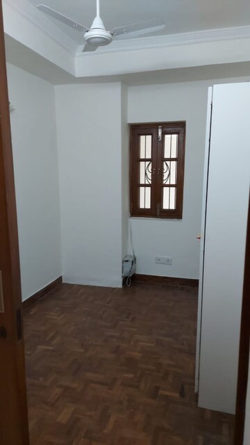 Room in 3 BHK Apartment at Vasant Kunj – for Sale