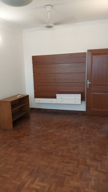 Room in 3 BHK Apartment at Vasant Kunj – for Sale