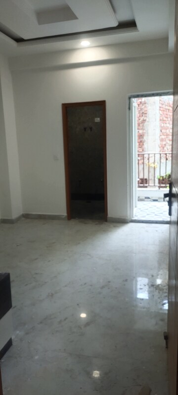 Kitchen in 3 BHK Builder Floor at Defence Enclave Noida, Sector 44 – for Sale