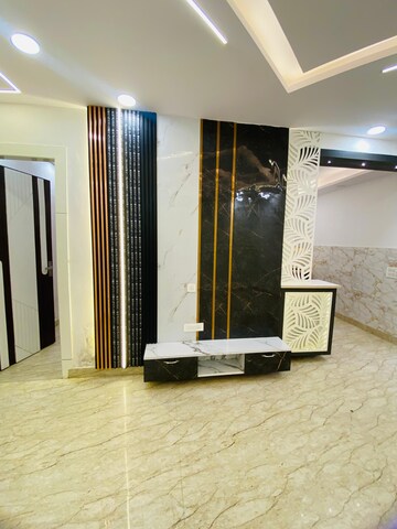 Furnished Amenities in 4 BHK Builder Floor at Nawada – for Sale