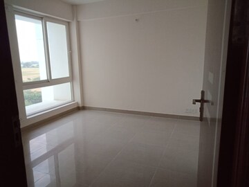 Room in 2 BHK Apartment at Pivotal Paradise, Sector 62 – for Sale